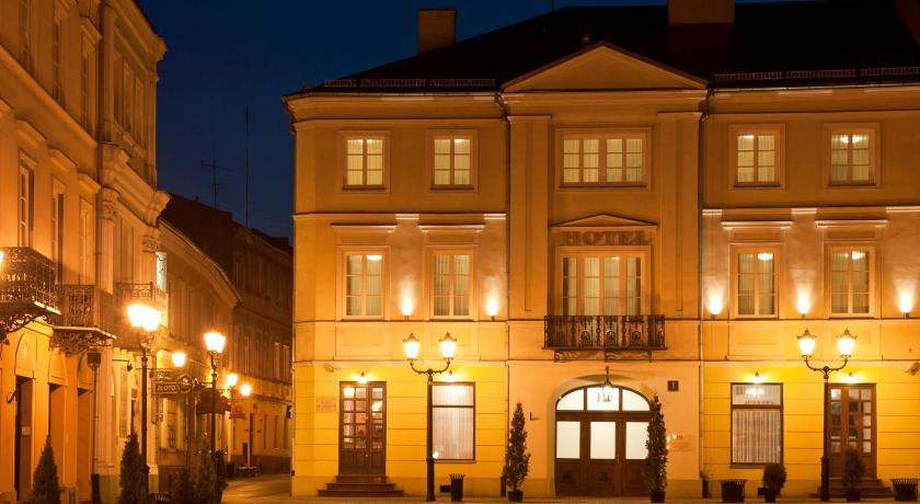 Kamienica Szefferow 1848 r. — Hotel in Piotrkow Trybunalski