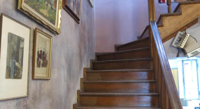 Rooster Hostel photo