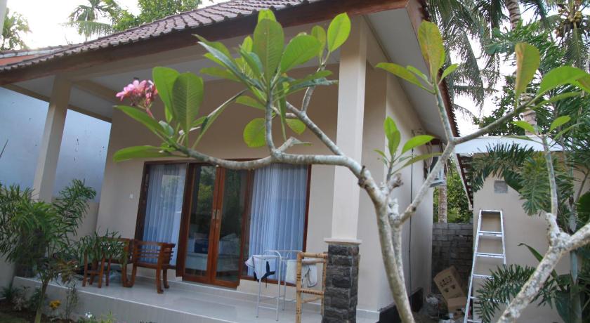 a house with a tree in front of it, Santai Homestay in Lombok