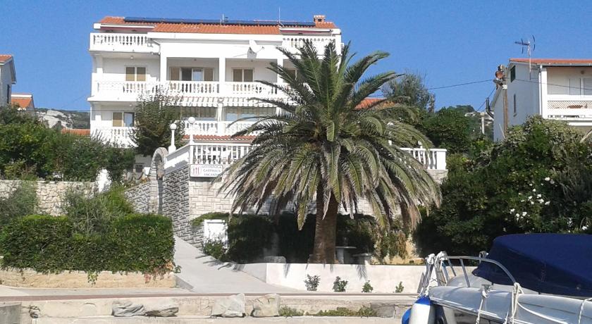 Apartments and Rooms Vinko — Hotel in Rab