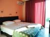 Leonidas Hotel & Studios