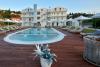 V Luxury Suites