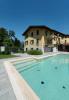BELLAGIO DREAMS APT, pool, with private garden, near lake