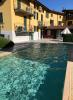 BELLAGIO DREAMS APT, pool, with private garden, near lake