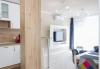 ~Sunny Blue ~ One-Bedroom Flat with Balcony