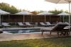 V Luxury Suites