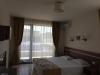 Flower Street provides accommodations with free Wifi, air conditioning