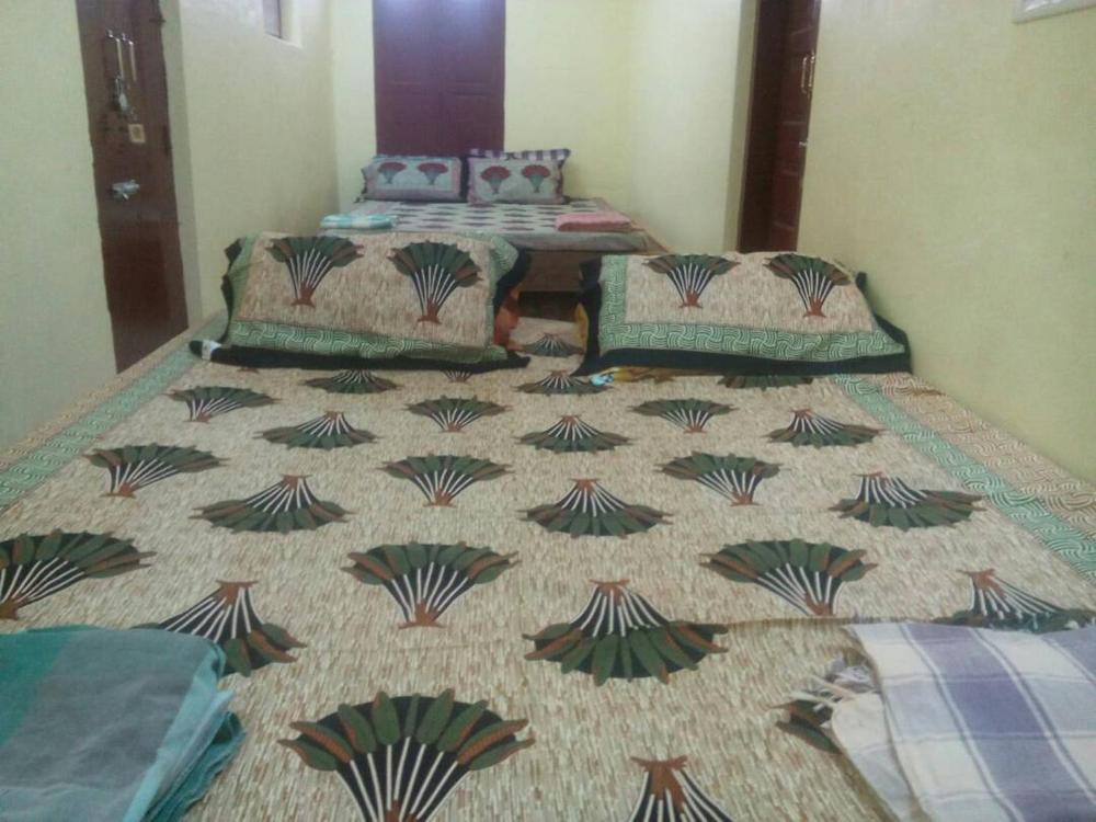 Raghavi Tourist Home