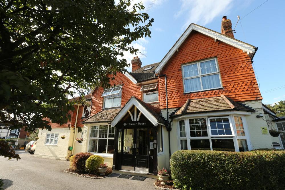 Photo - Corner House Hotel Gatwick with Holiday Parking