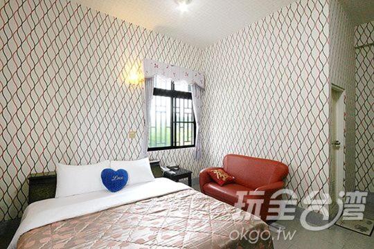 reny lake warm hostel