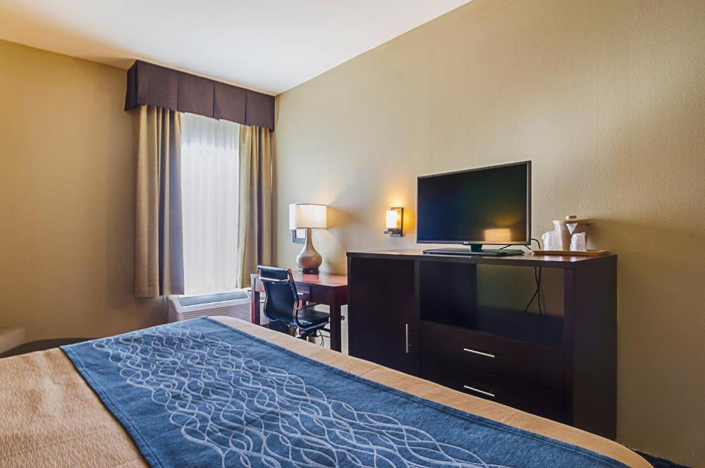 Comfort Inn Suites Seatac Prices Photos Reviews Address