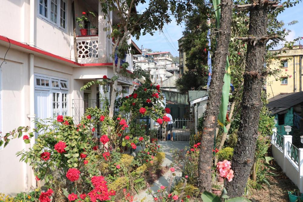 Deki Lodge