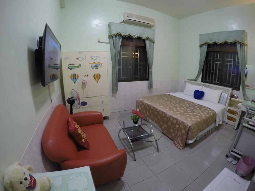 reny lake warm hostel