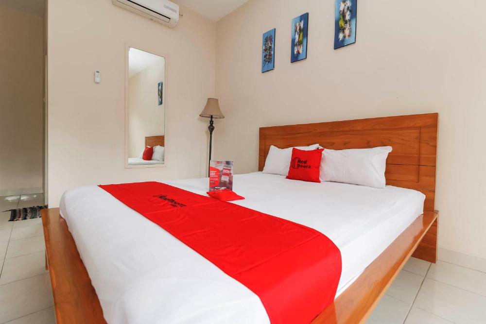 Reddoorz Plus Near Cibubur Junction Prices Photos Reviews