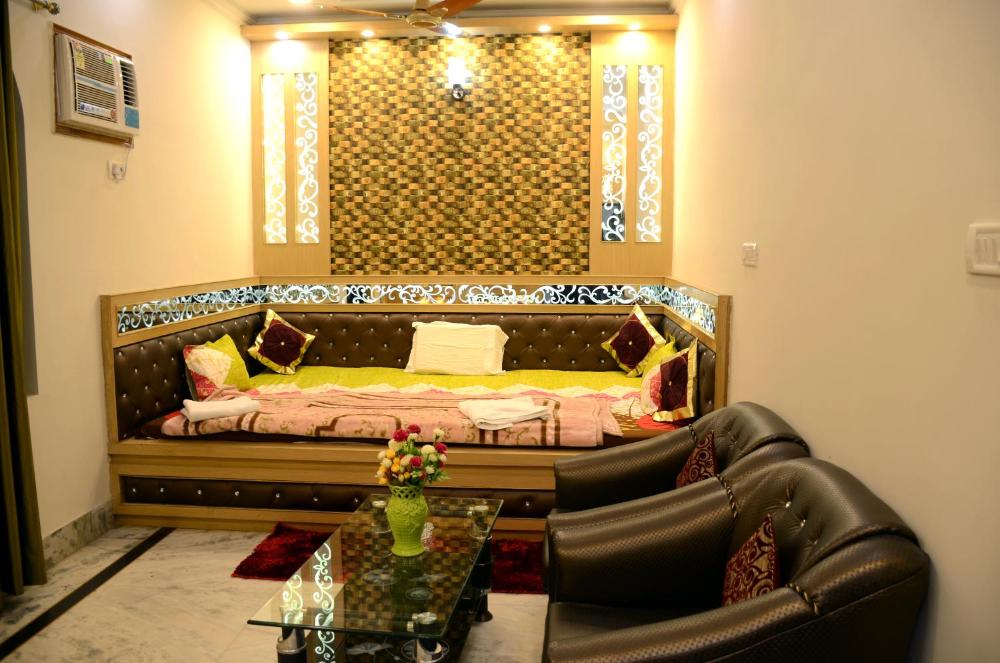 Taj Square A luxurious family homestay