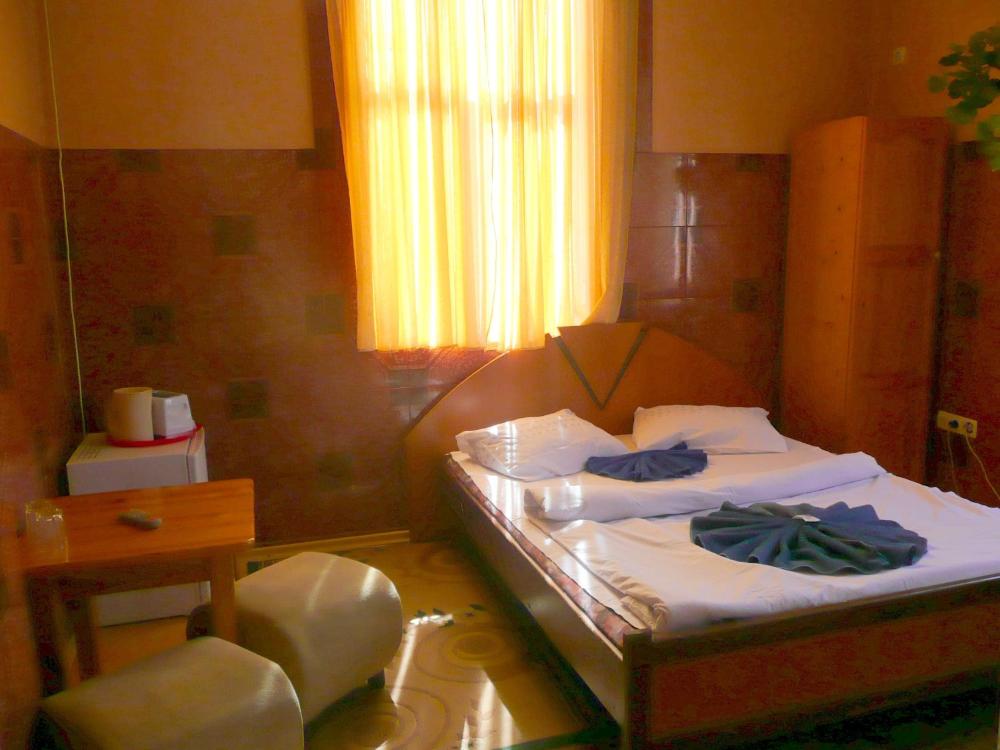 Room image 4