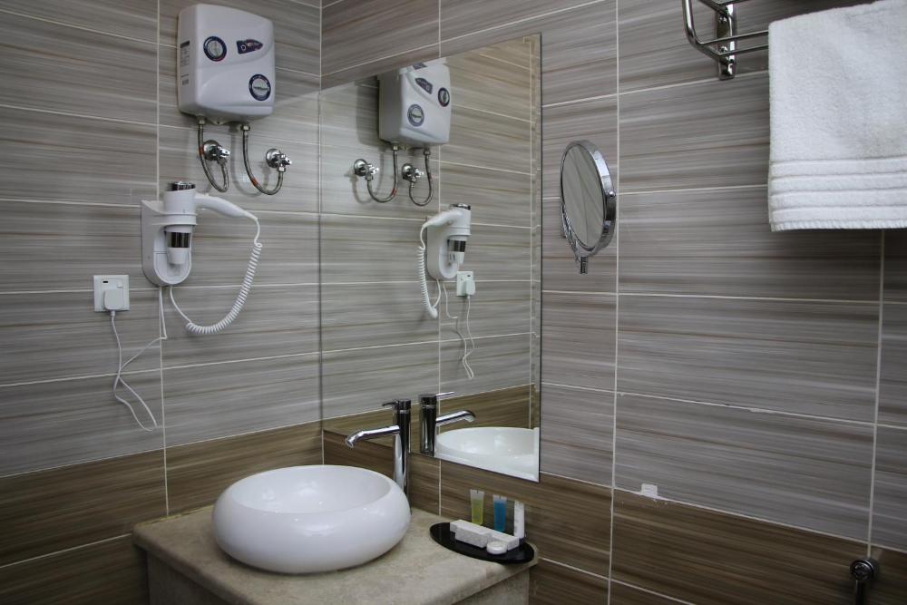 Room image 3