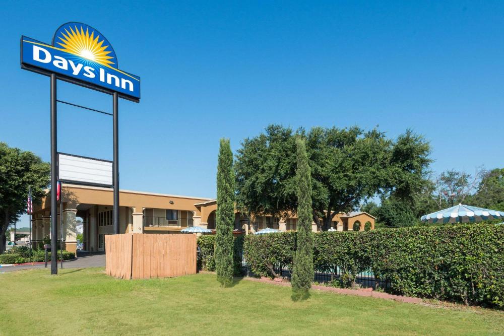 Photo - Days Inn by Wyndham San Marcos