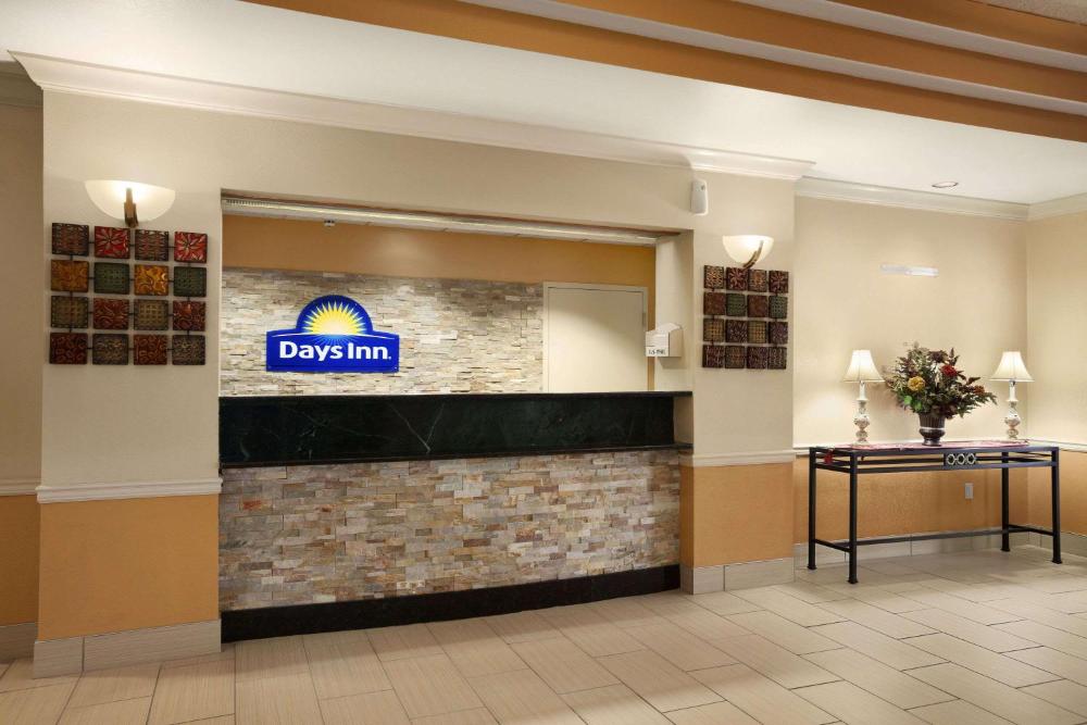 Photo - Days Inn & Suites by Wyndham Cedar Rapids