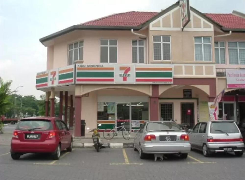 Lynn S Homestay Section 24 Shah Alam Prices Photos Reviews Address Malaysia