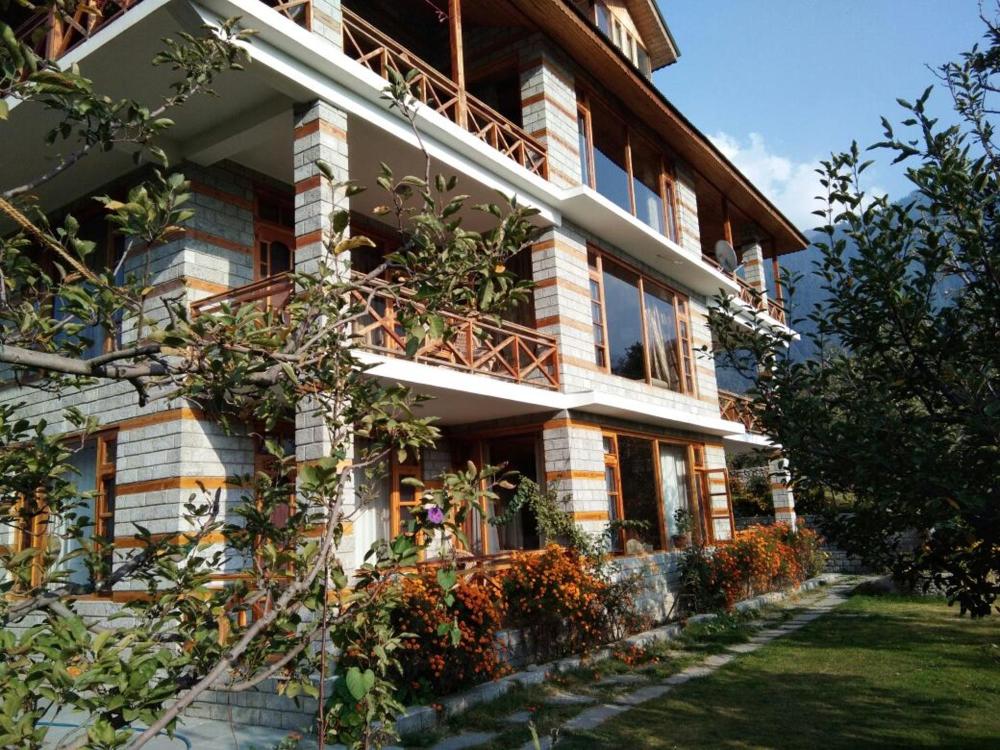 Apple Tree Cottages At Batahar Manali Prices Photos Reviews