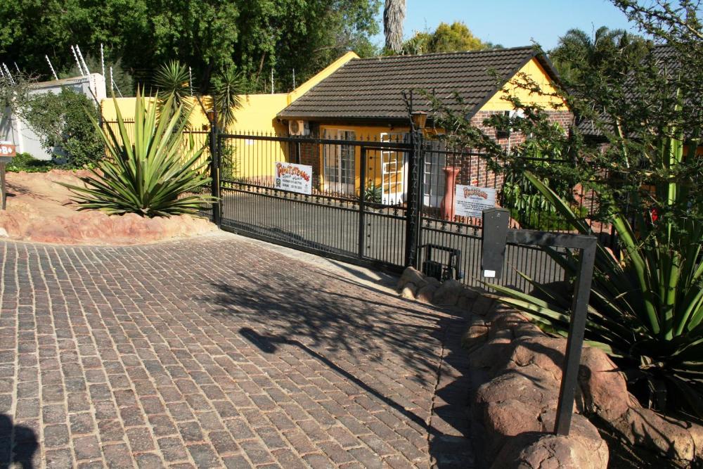 Photo - Flintstones Guest House Fourways