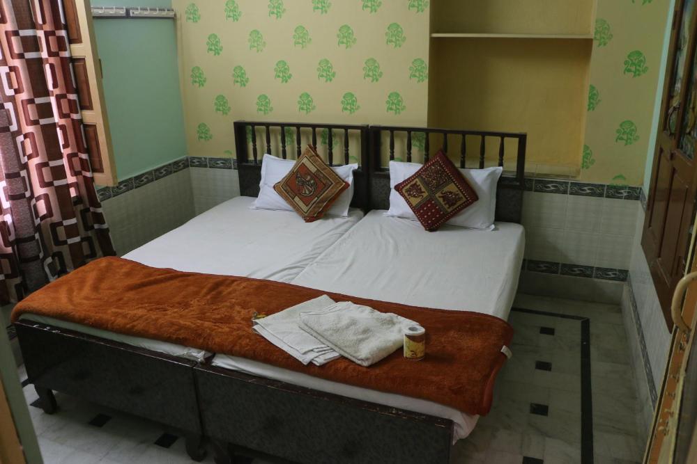 Ratan Hostel