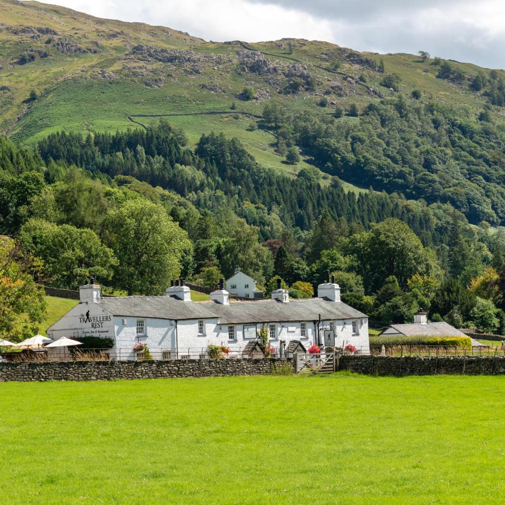 Pet Friendly Hotels in Lake District for 6 Adults (December 2024)