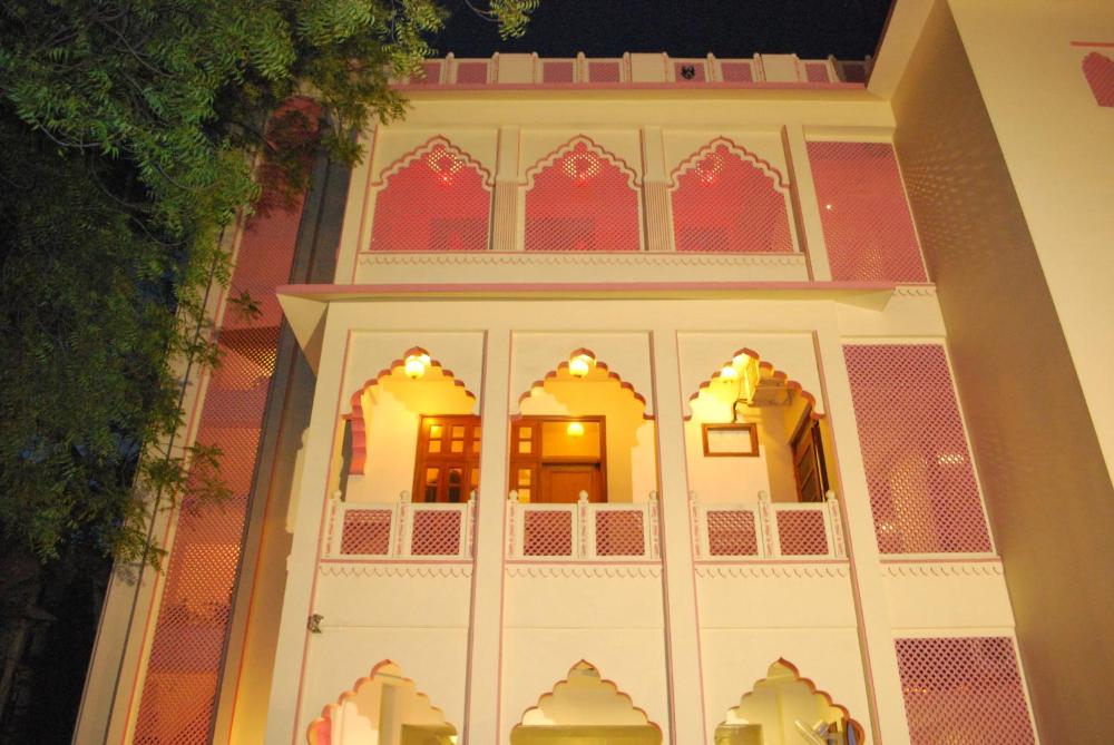 Hotel H R Palace