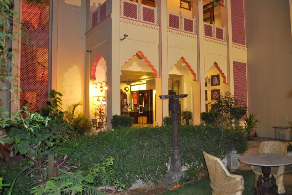 Hotel H R Palace