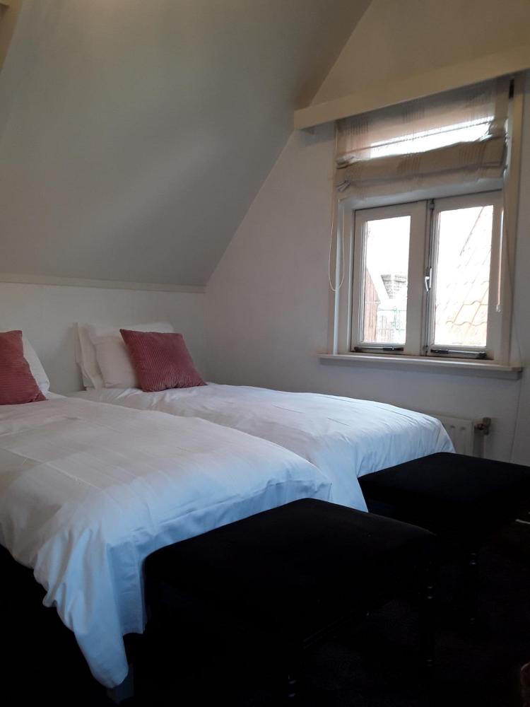 Typical Dutch House أسعار والصور وملاحظات وعنوان هولندا Typical Dutch House أسعار والصور وملاحظات وعنوان هولندا