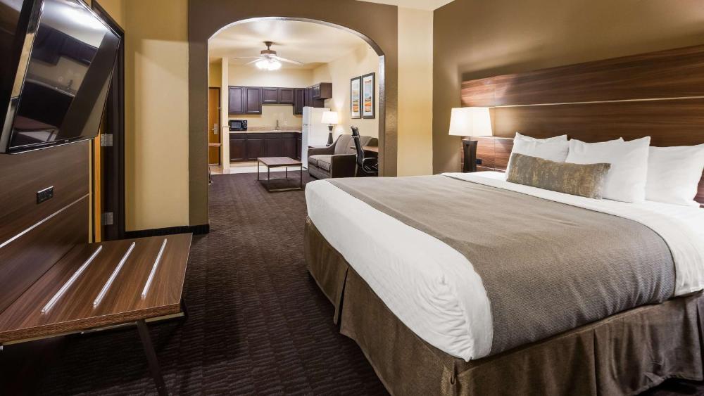 Photo - Best Western Plus Hill Country Suites - San Antonio