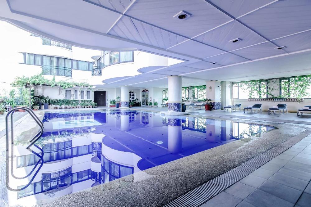 마카티 팰리스 호텔 (Makati Palace Hotel)