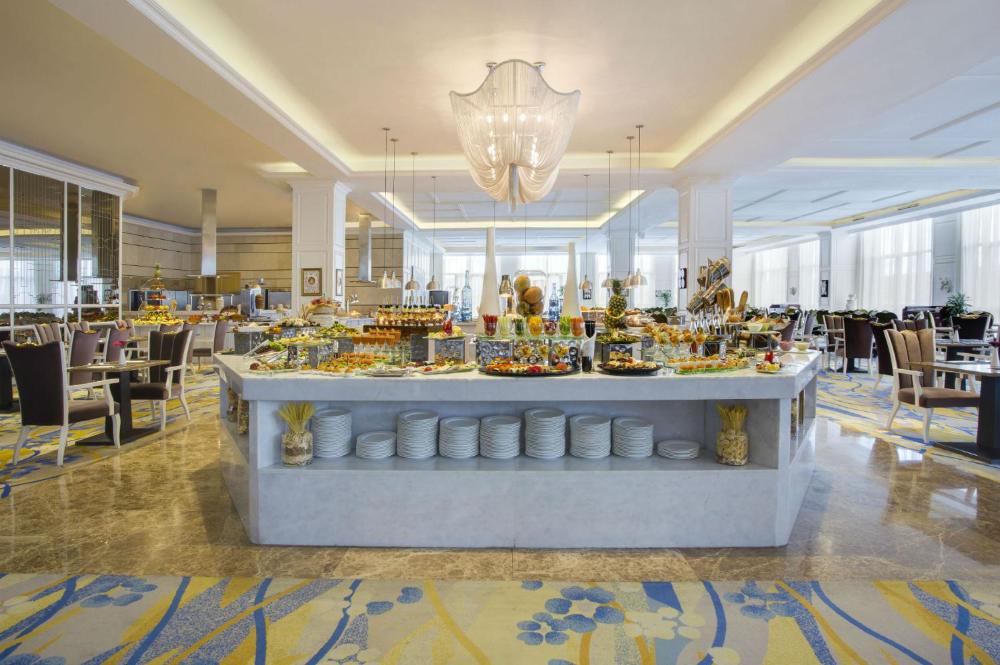 Luxury Beach Clubs and WorkFriendly Hotels for Thanksgiving 2024