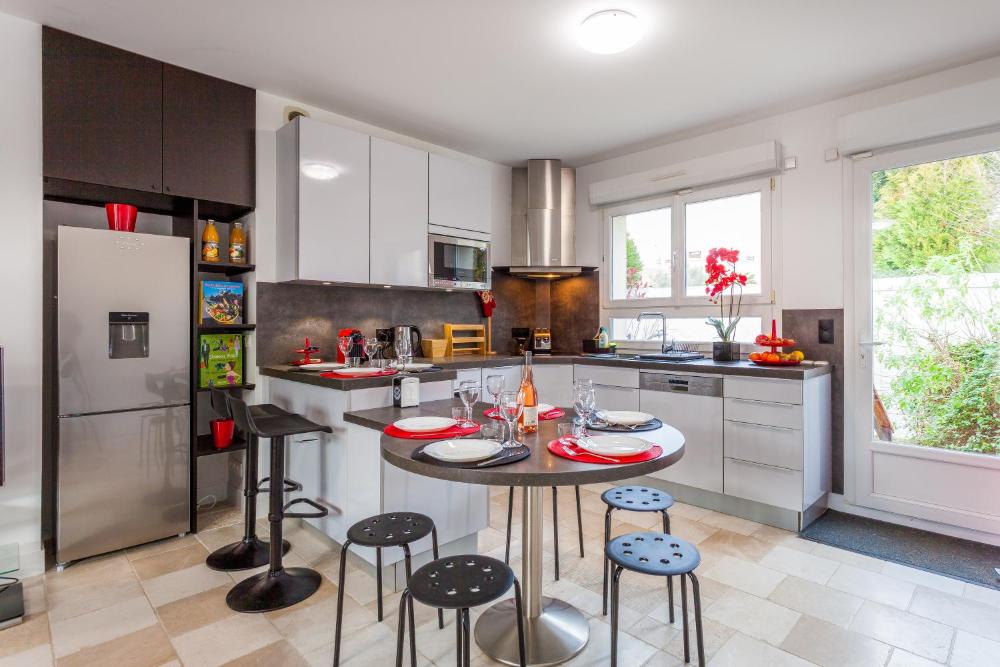 Belle Maison Moderne Avec Jardin Prices Photos Reviews Address France Belle Maison Moderne Avec Jardin Prices Photos Reviews Address France