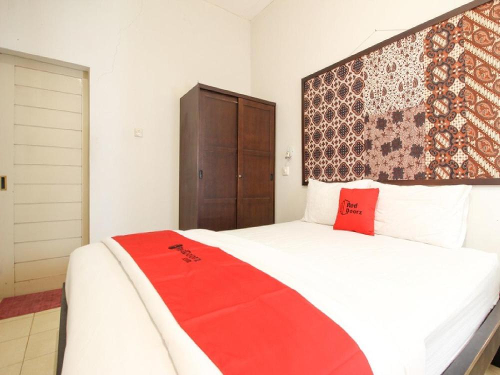 Reddoorz Syariah Near Wijilan Yogyakarta Prices Photos - 