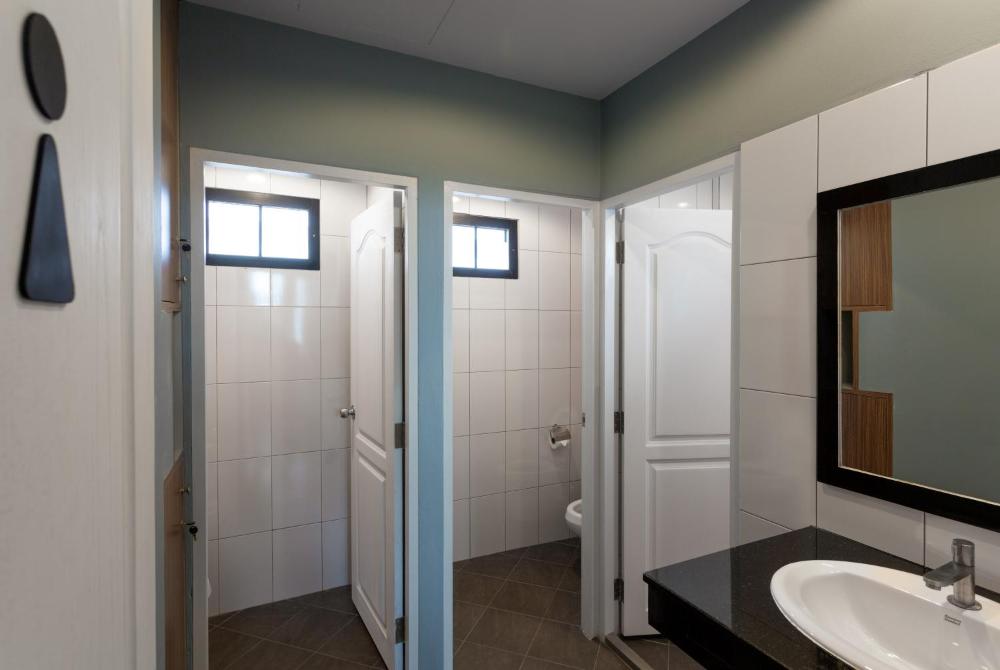 iNest Poshtel