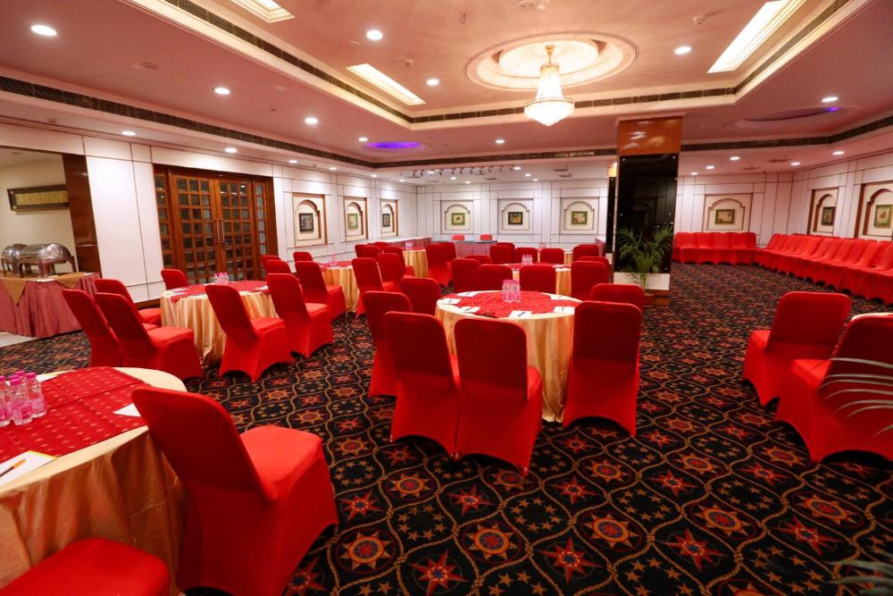 Hotel Meraden Grand Varanasi
