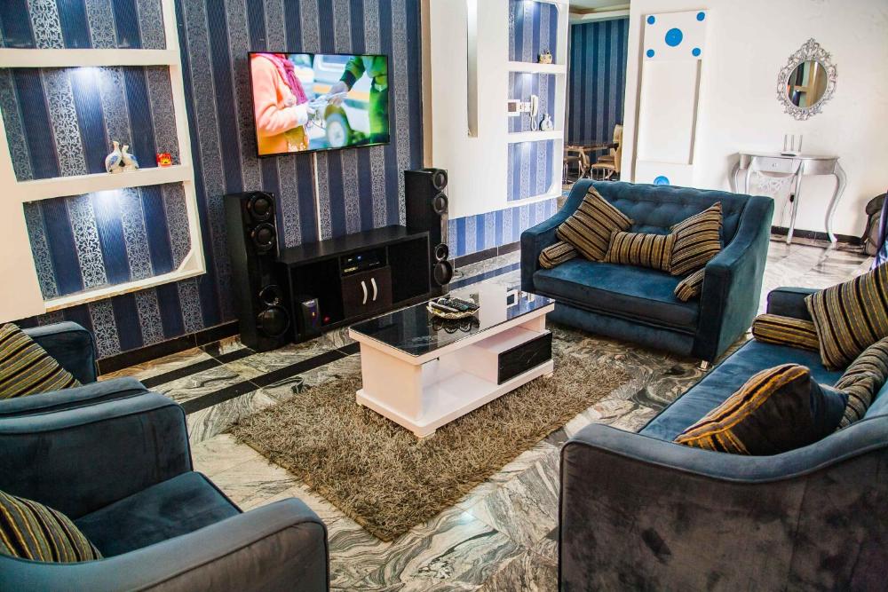 Well Finished 3 Bedroom Apartment In Lekki Phase 1 Lagos