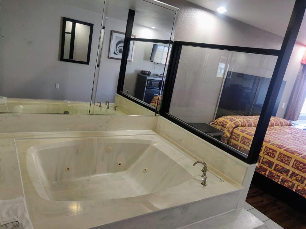 Room image 3