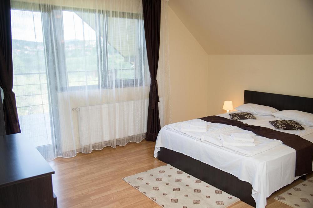 Pensiunea Casa Cu Flori Prices Photos Reviews Address Romania