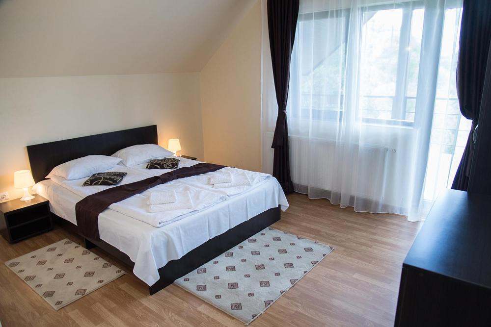 Pensiunea Casa Cu Flori Prices Photos Reviews Address Romania