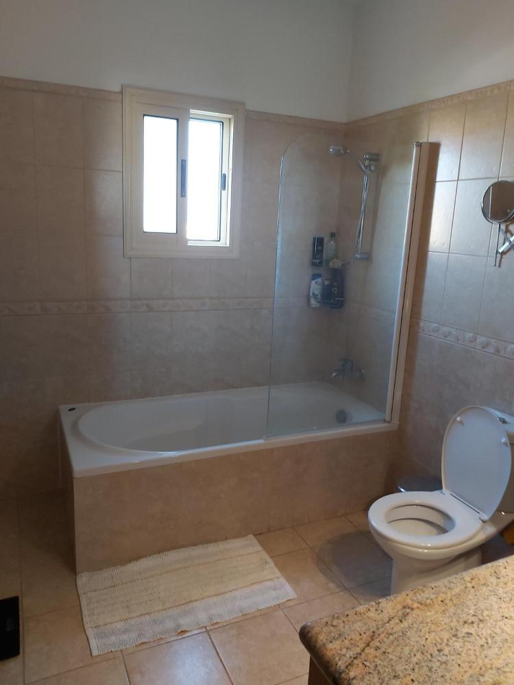 Beautiful Master Bedroom With Private Bathroom Preise Fotos