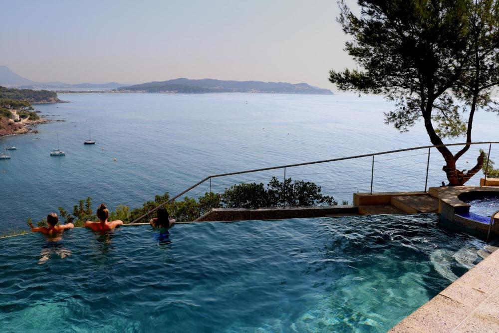 Baou Blue Seafront Villa Prices Photos Reviews Address Toulon