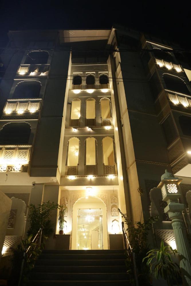 Hotel Ratangarh Palace