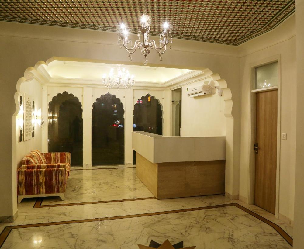 Hotel Ratangarh Palace