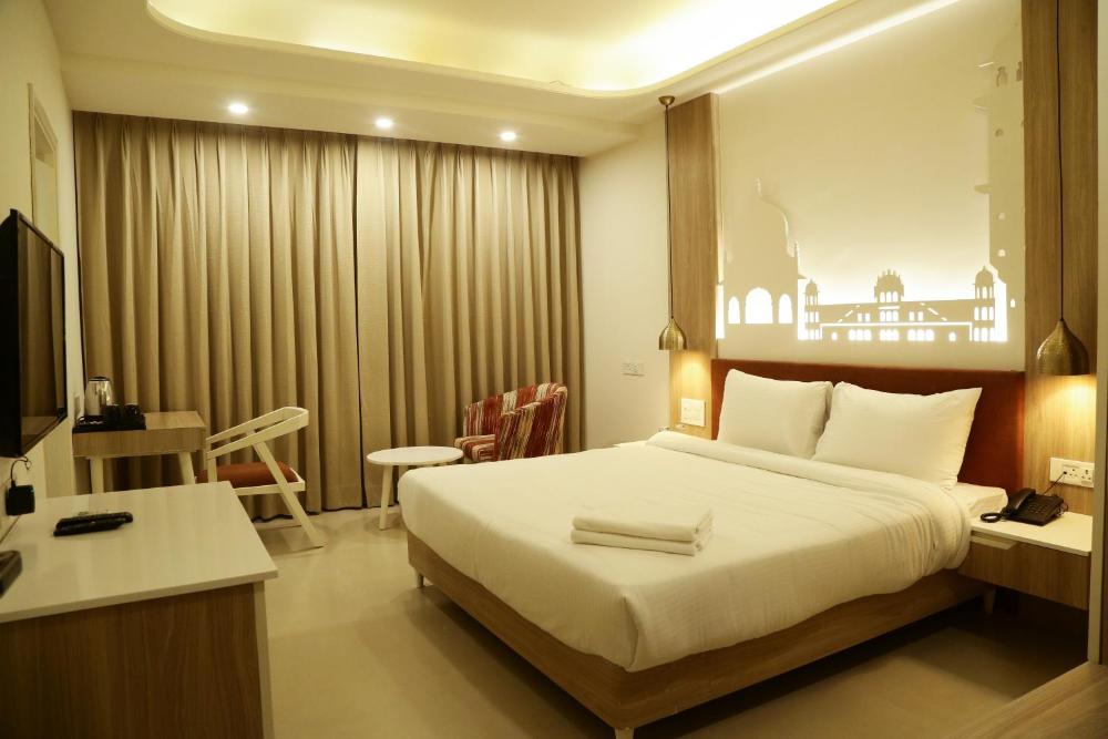 Hotel Ratangarh Palace