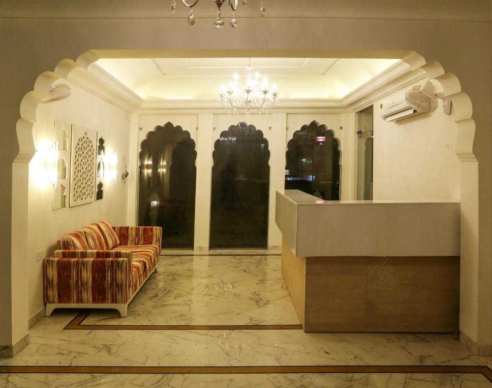 Hotel Ratangarh Palace