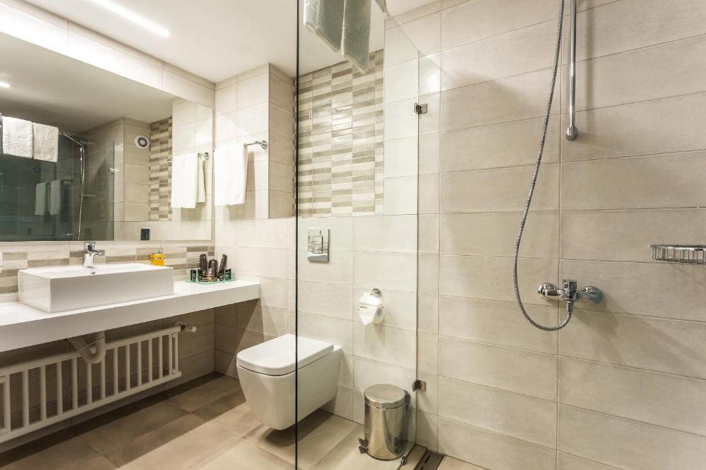Room image 4