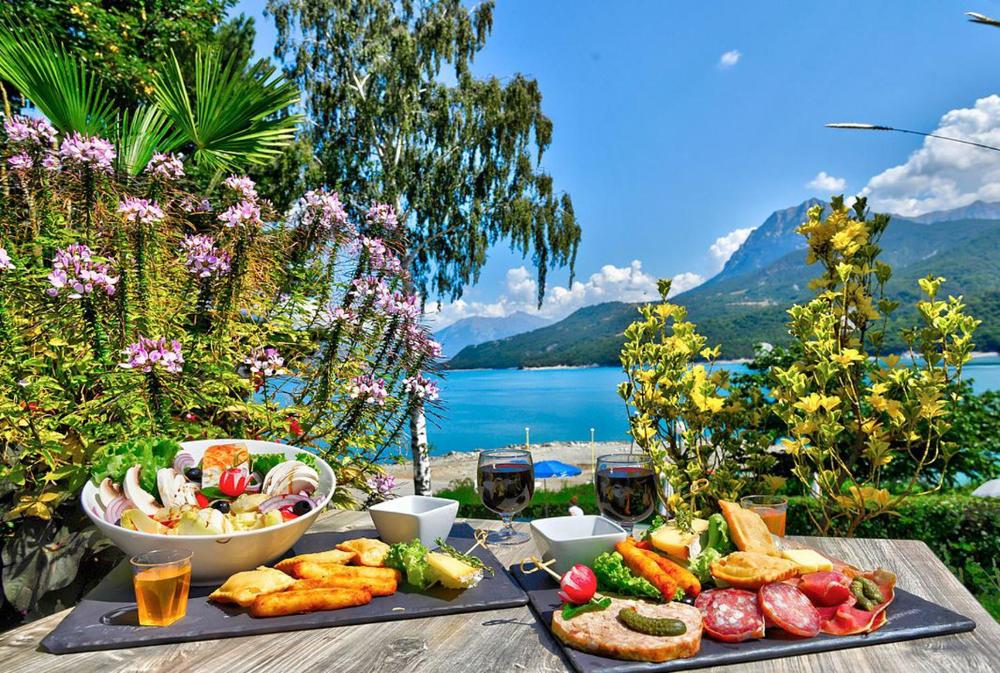 village club les hyvans